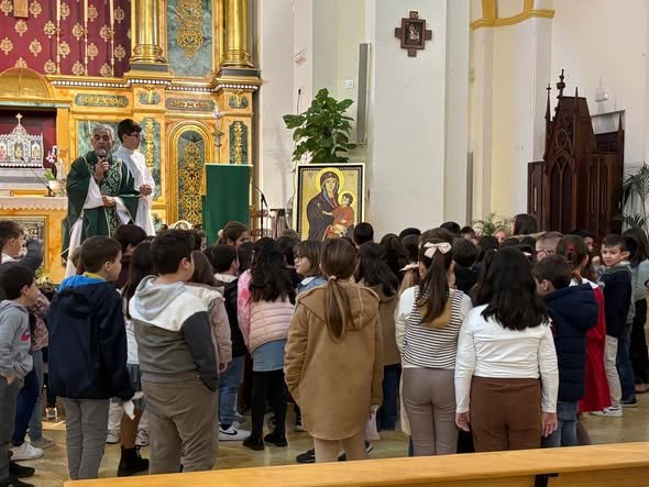 TORROX. La Cruz de los Jóvenes y el Icono de la Virgen son recibidos