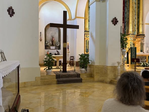 TORROX. La Cruz de los Jóvenes y el Icono de la Virgen son recibidos