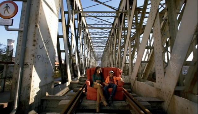 Fotograma de \"Mobiliario Urbano\"