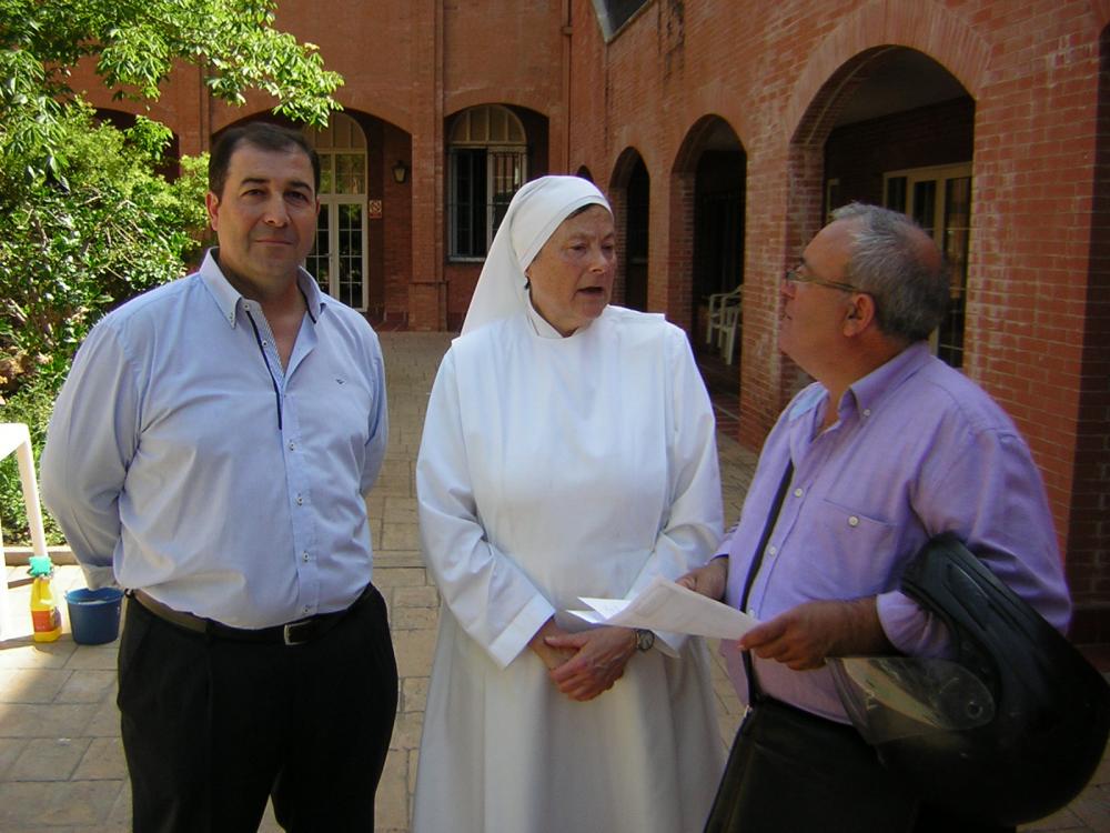 La Archicofradía de la Sangre dona 1.000 kilos de alimentos y 500 litros de leche a las Hermanitas de los Pobres