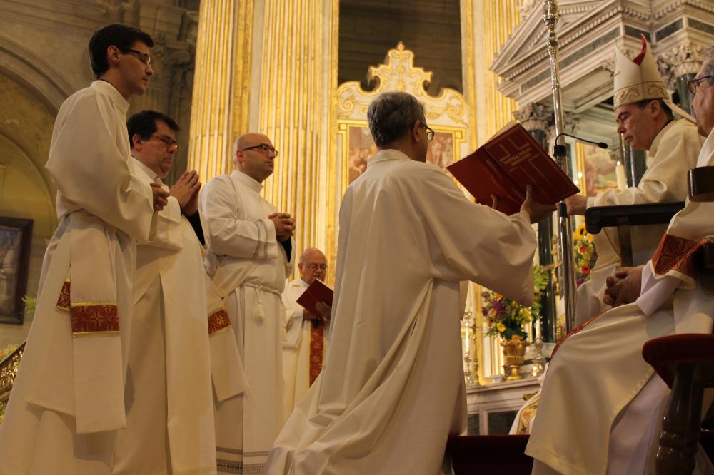 El obispo anima a los nuevos sacerdotes a ser pastores fieles