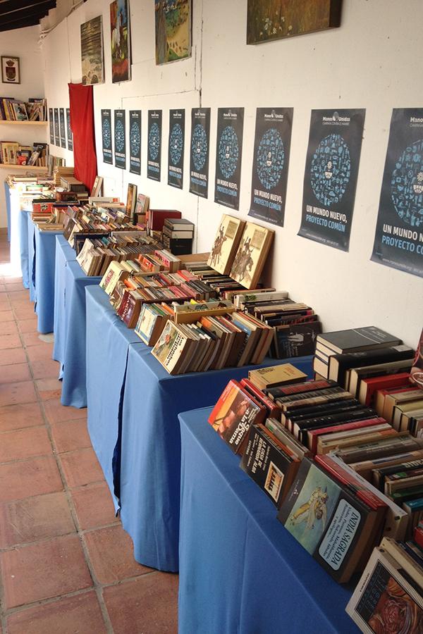 Libros usados para construir una presa en Kenia