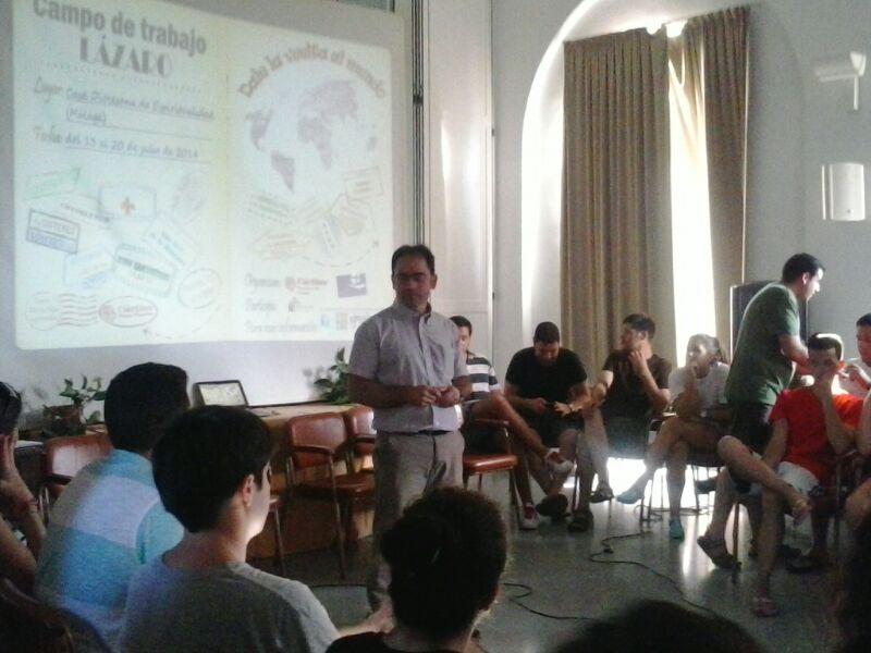 El director de Cáritas, Francisco J. Sánchez, durante una de las charlas