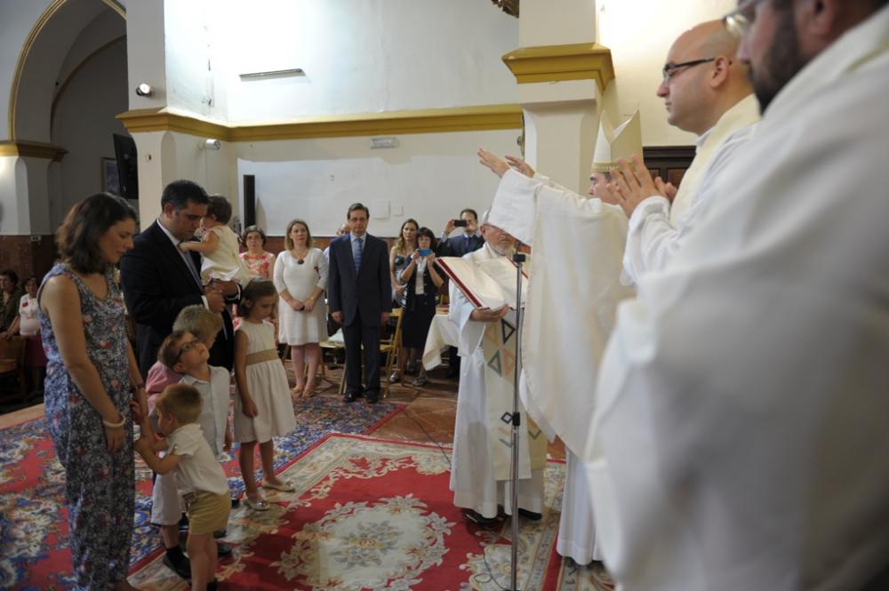 El Sr. Obispo realiza el envío misionero de una familia malagueña