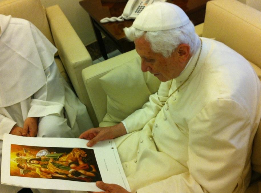 Benedicto XVI conoce la obra pictórica del oratorio de las Penas