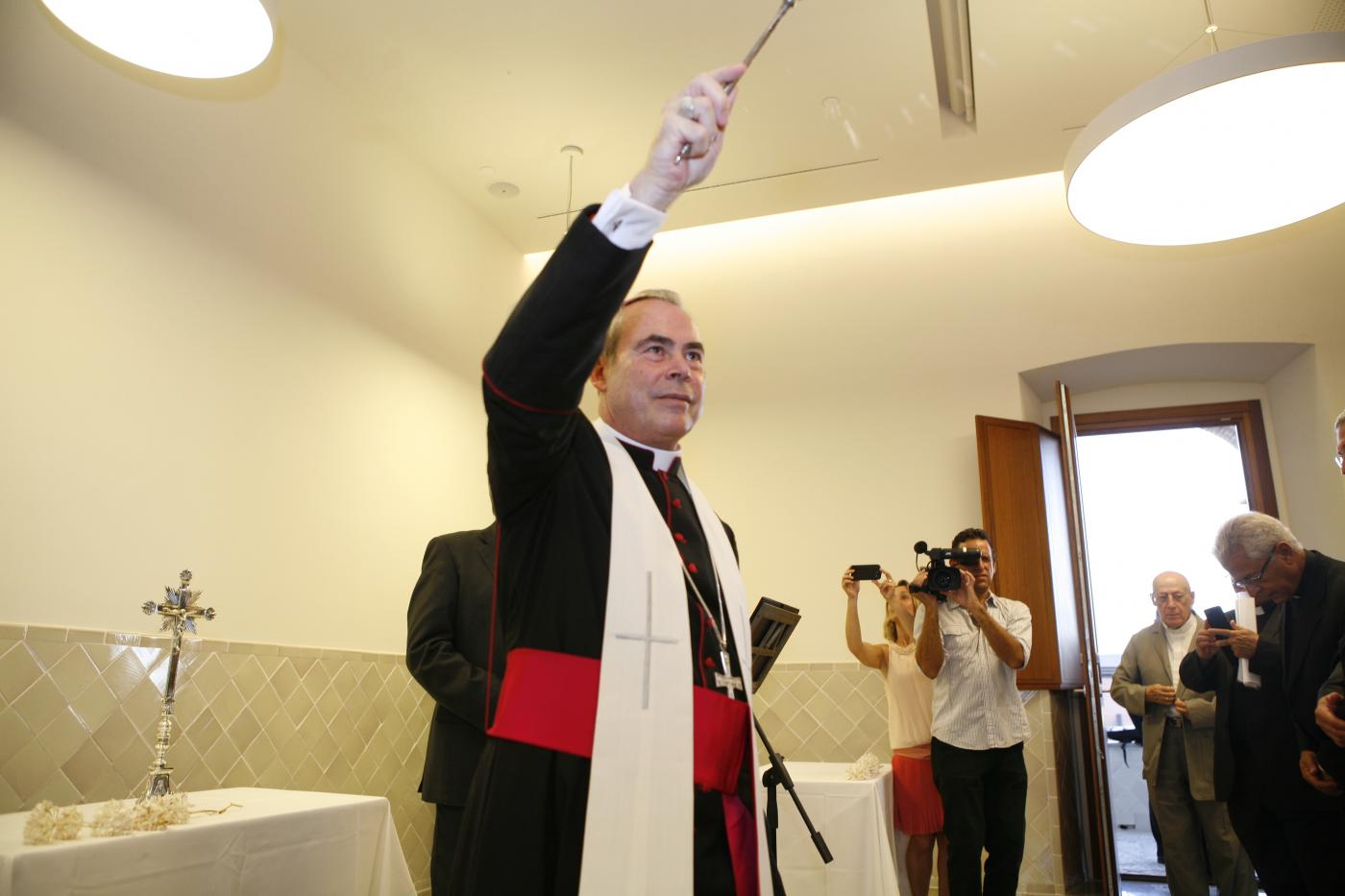 El obispo bendice las instalaciones