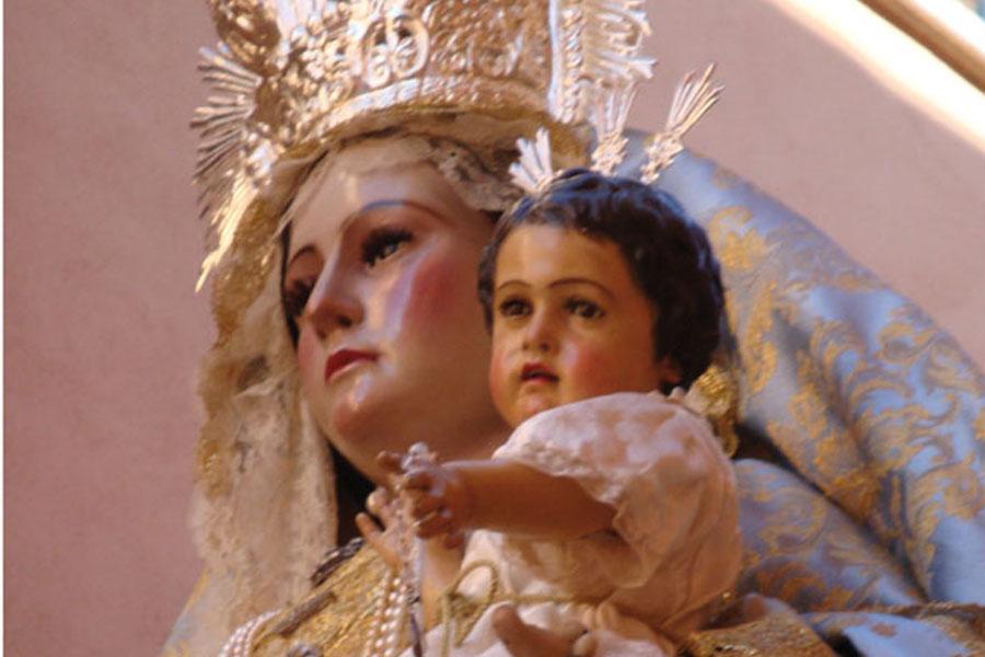 Santo Domingo celebra el mes del Rosario