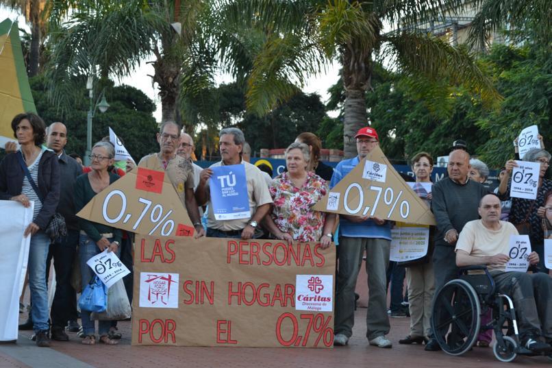 Concentración para la erradicación de la pobreza en la Plaza de la Marina