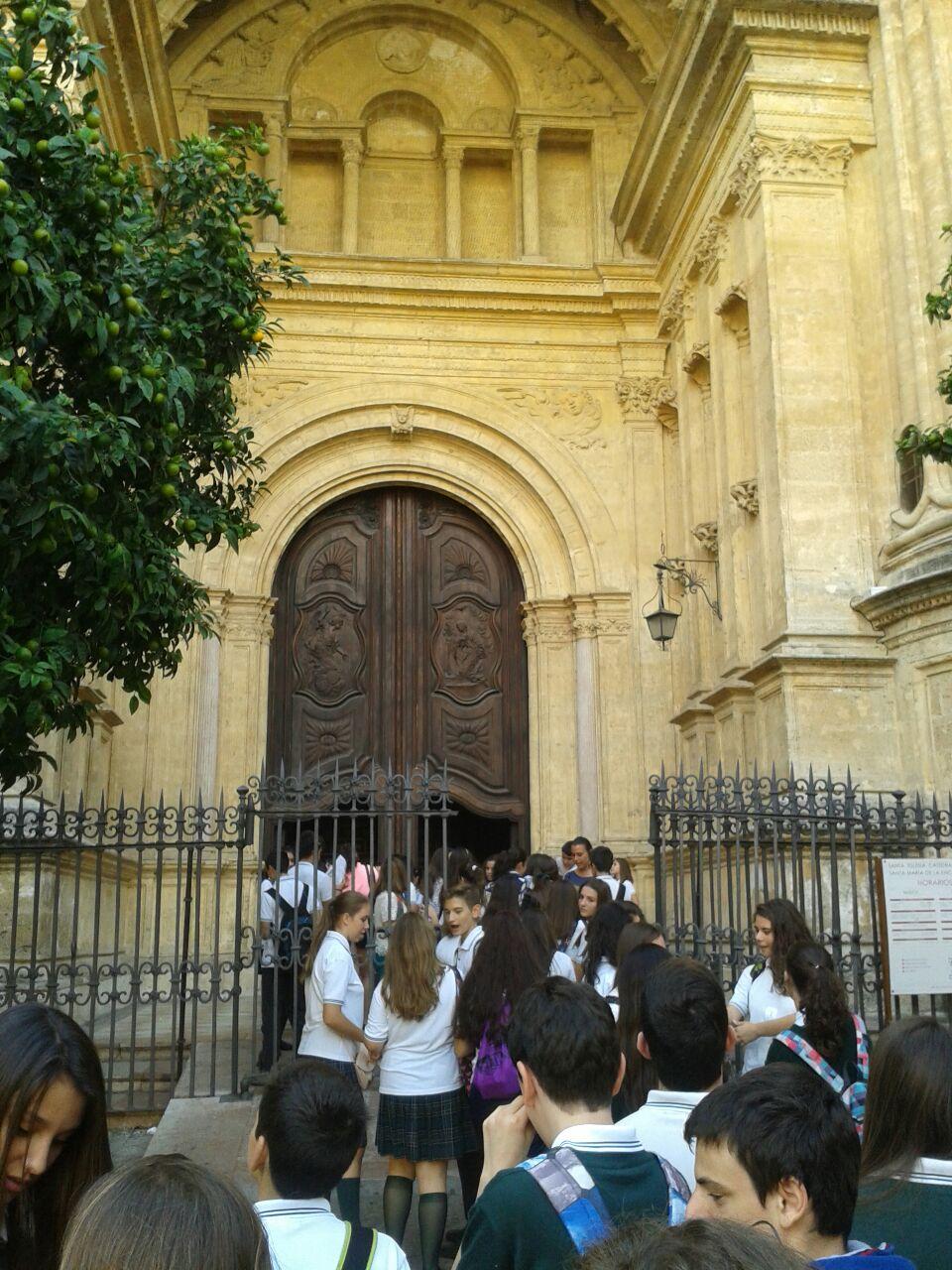 Alumnos de la Fundación Victoria toman el centro