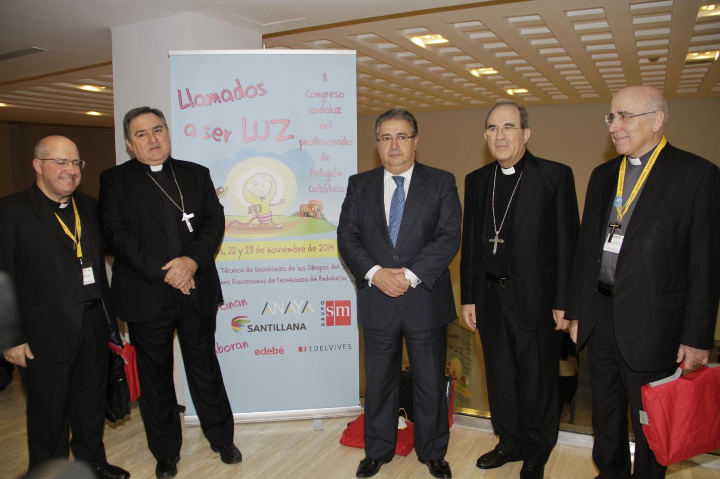 "La misión del profesor se realiza en nombre de Jesús"