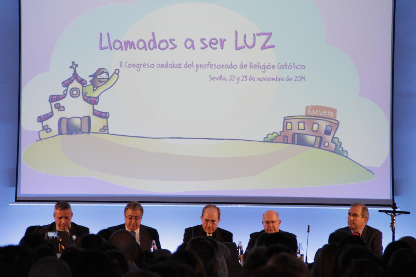 "La misión del profesor se realiza en nombre de Jesús"