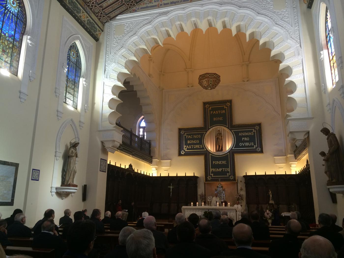 Los sacerdotes en oración