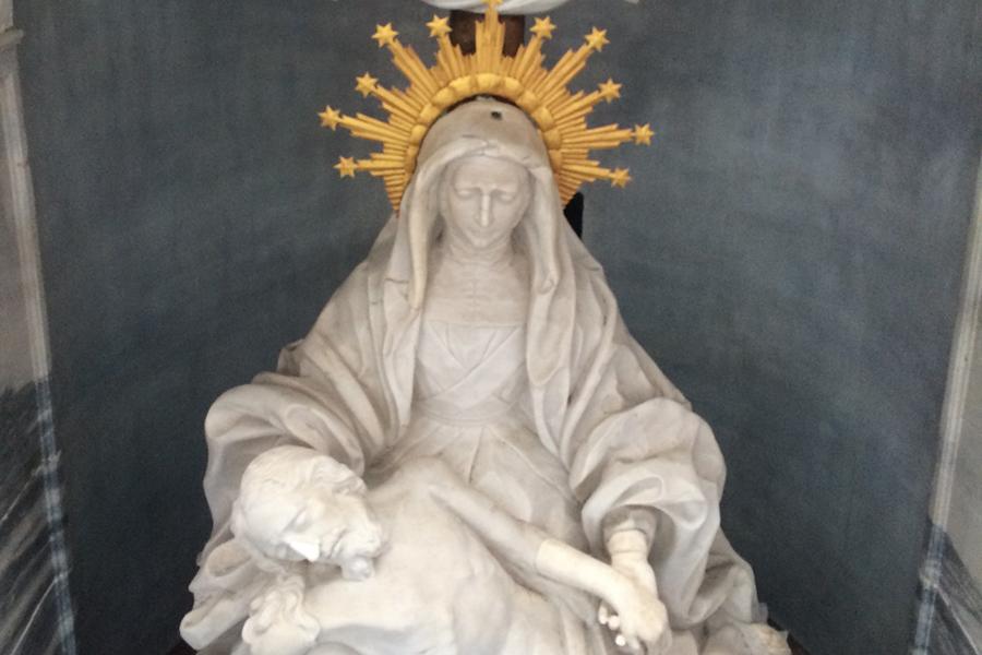 Virgen de las Angustias de la fachada del Palacio Episcopal