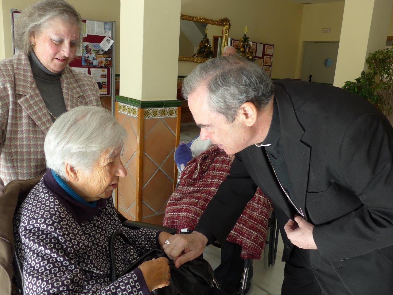 Visita del Sr. Obispo al Centro Gerontológico Buen Samaritano