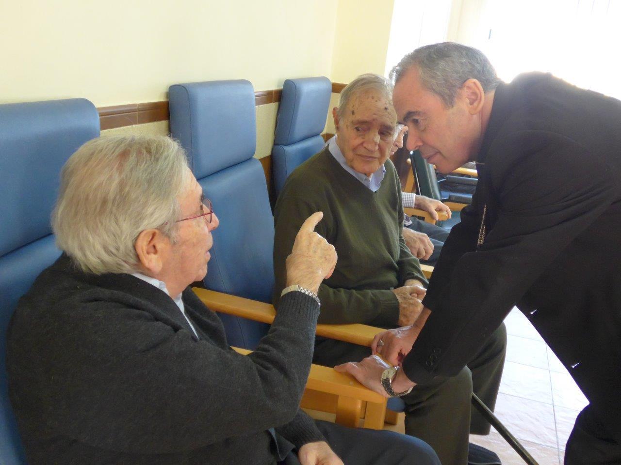 Visita del Sr. Obispo al Centro Gerontológico Buen Samaritano