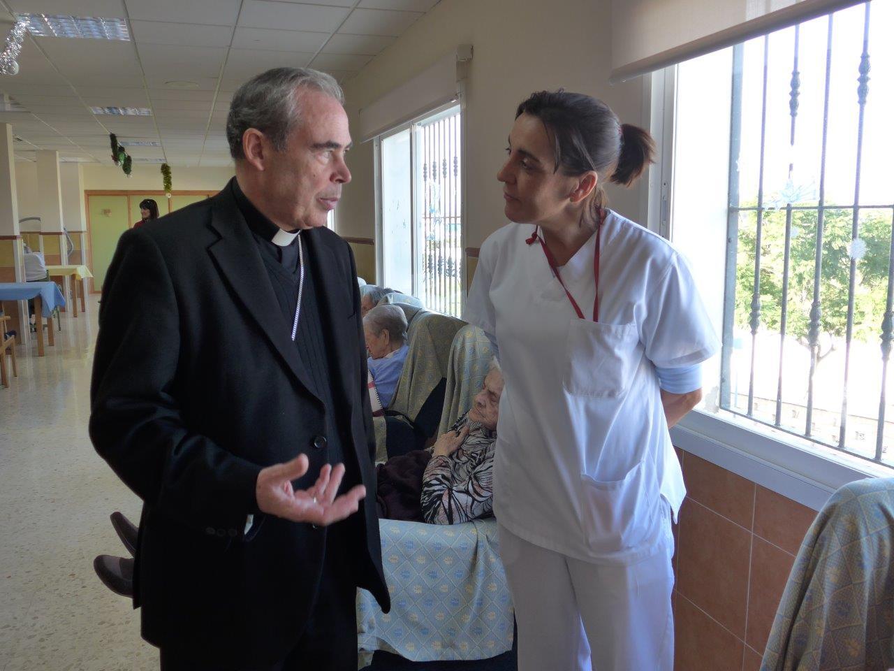 Visita del Sr. Obispo al Centro Gerontológico Buen Samaritano