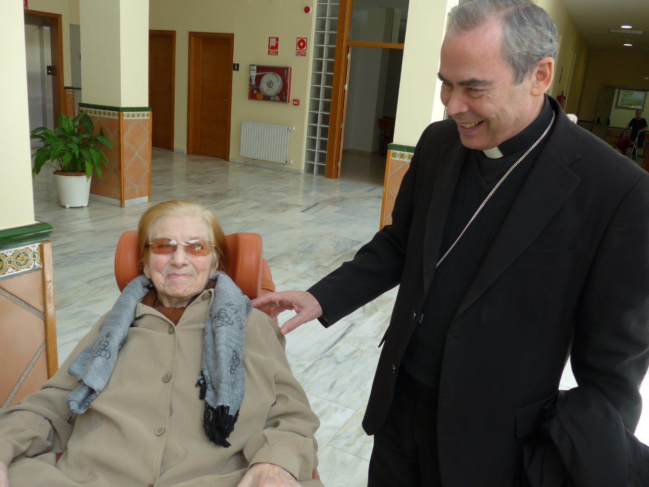 Visita del Sr. Obispo al Centro Gerontológico Buen Samaritano