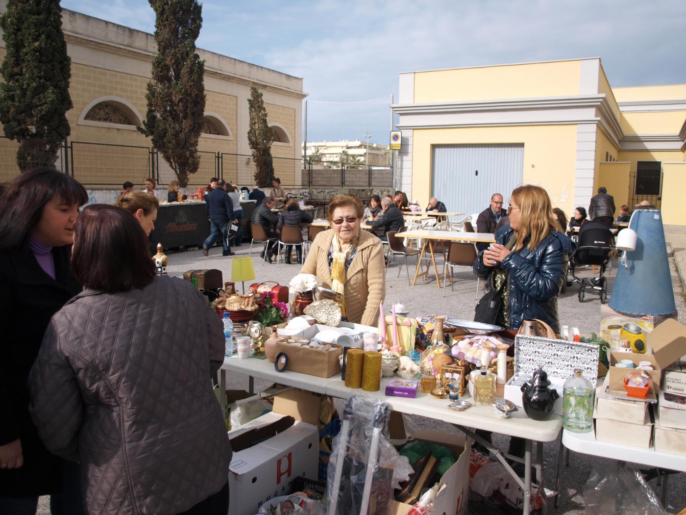 Mercadillo en la parroquia de El Salvador a beneficio de Manos Unidas 