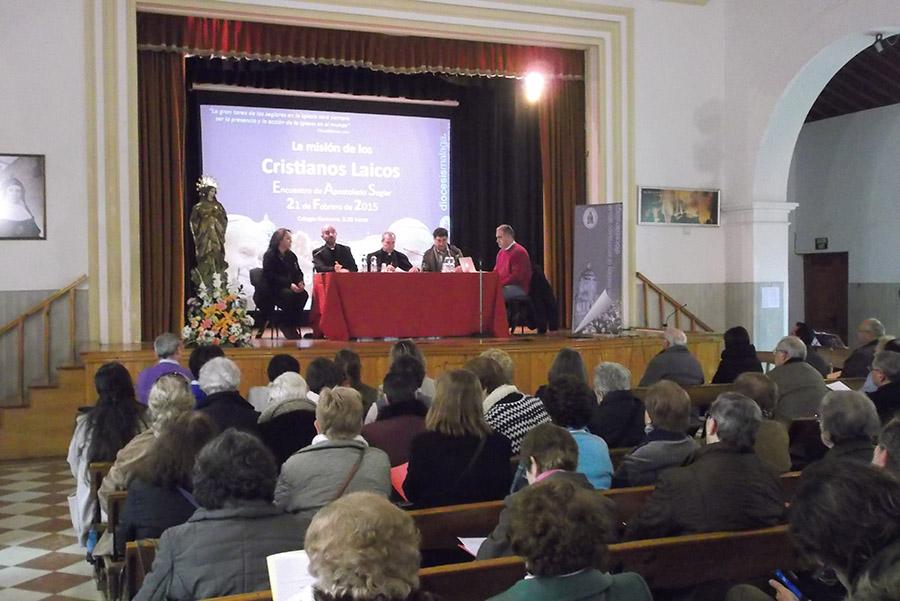 Salón de actos del colegio de Gamarra. FOTO: A. MORENO