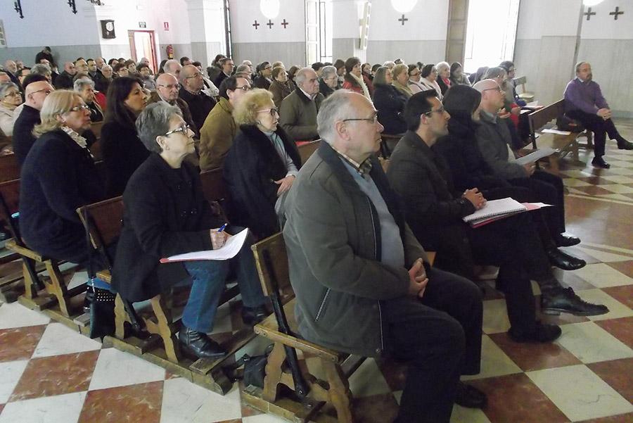 Salón de actos del colegio de Gamarra. FOTO: A. MORENO