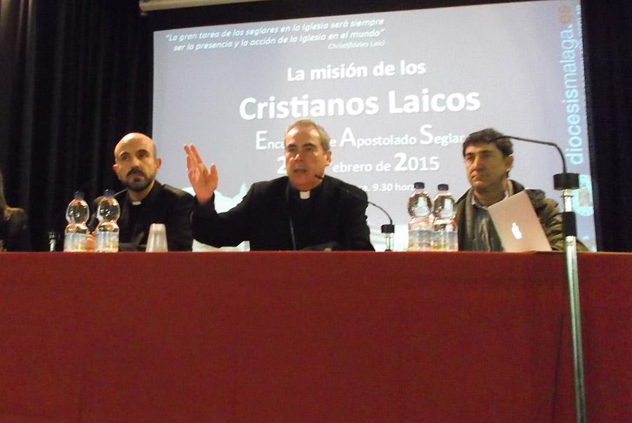 Momento de la ponencia de Mons. Catalá. FOTO: A. MORENO