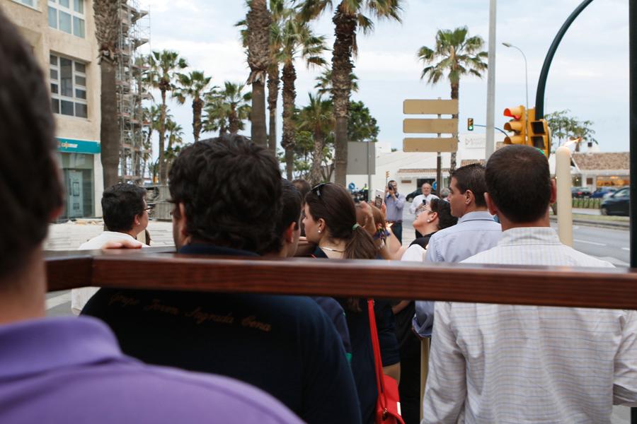 Llegada de la cruz a la playa