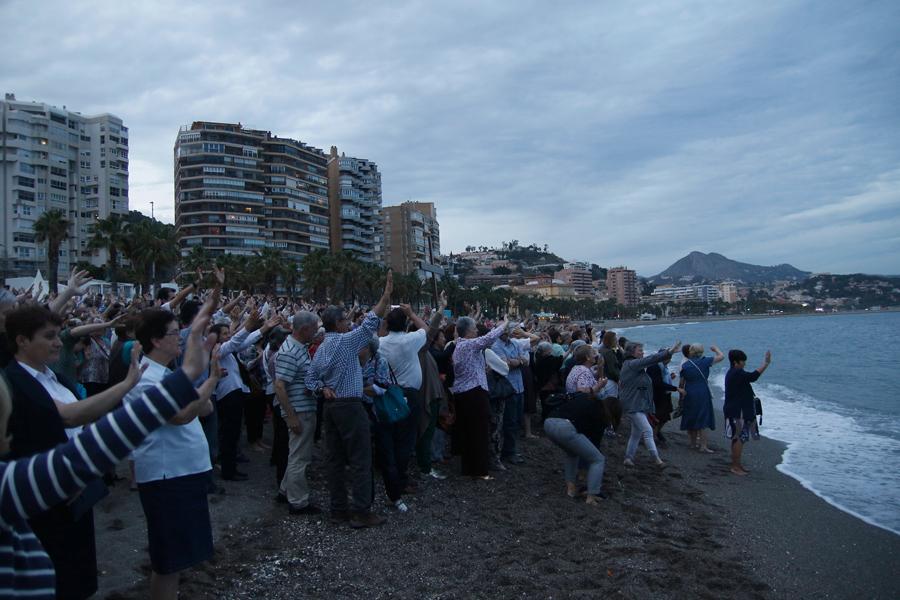 Un millar de malagueños ora por los emigrantes