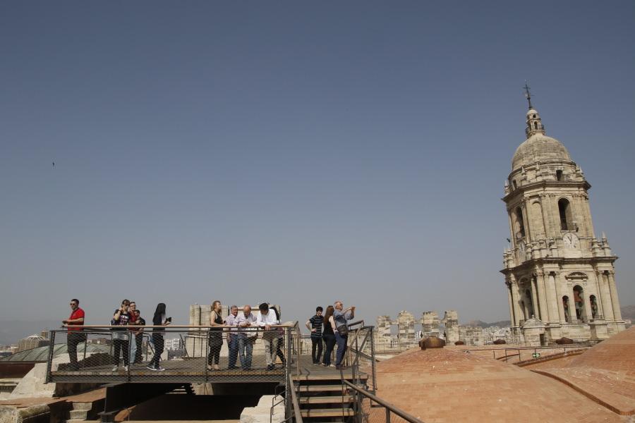 Visitantes en las cubiertas de la Catedral