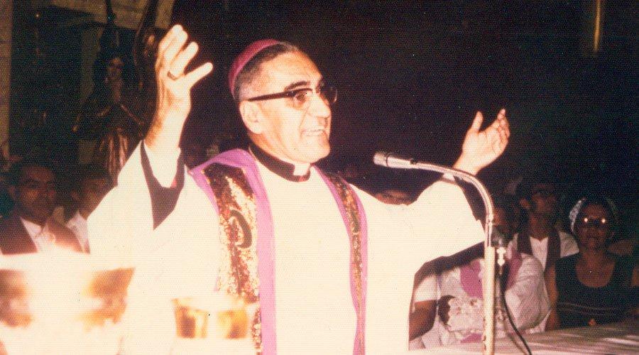 Mons. Romero, en una Eucaristía