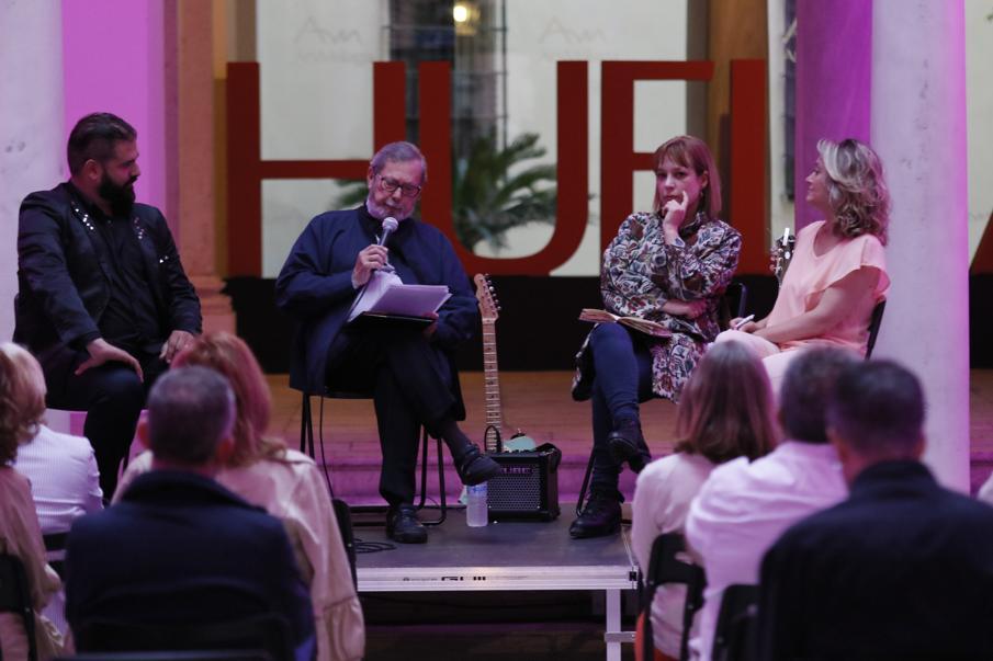 Mesa redonda de inauguración en el III Ciclo Málaga de Cine Humano, con Ángel Vallvey y Luis Jiménez