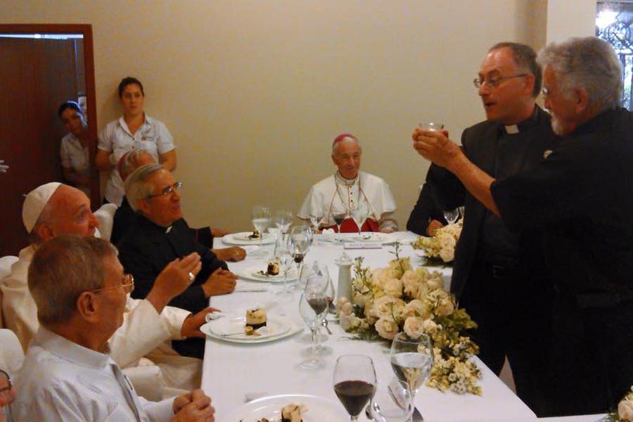 Y el Papa fue a ver al malagueño padre Paquito