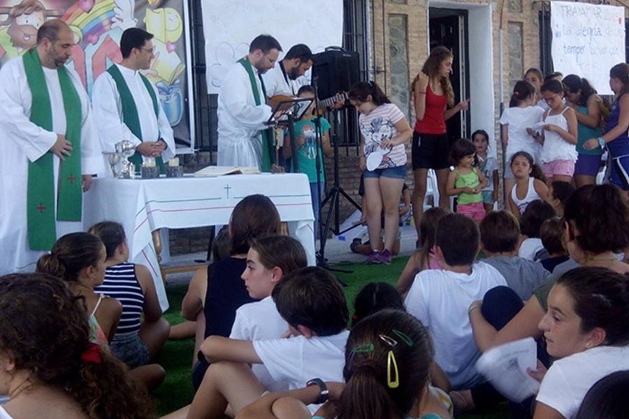 Campamento de verano 2015 organizado por Juventud en Trayamar