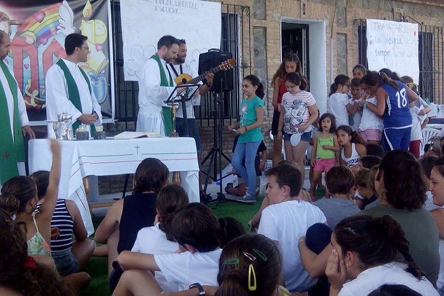 Campamento de verano 2015 organizado por Juventud en Trayamar
