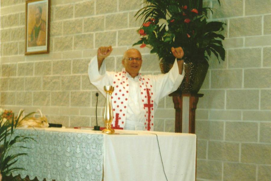 «El baile es una forma de atraer gente a la misa»
