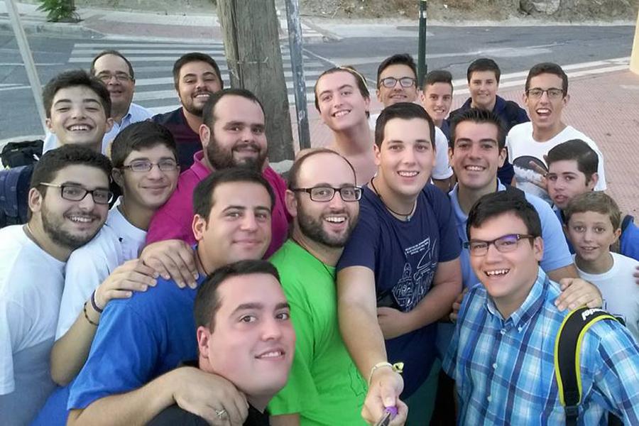 Jóvenes malagueños camino de Ávila