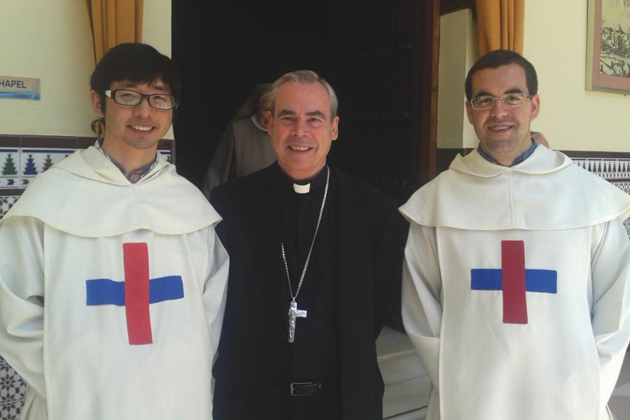 Primera profesión religiosa de dos jóvenes trinitarios