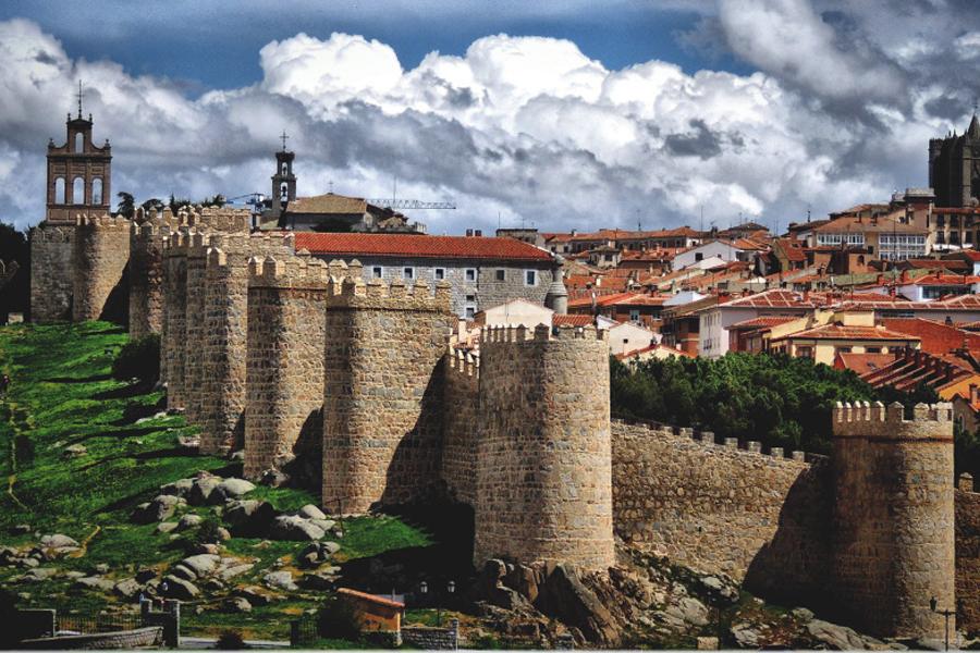 «Los jóvenes asaltan su castillo interior por la puerta de la oración»