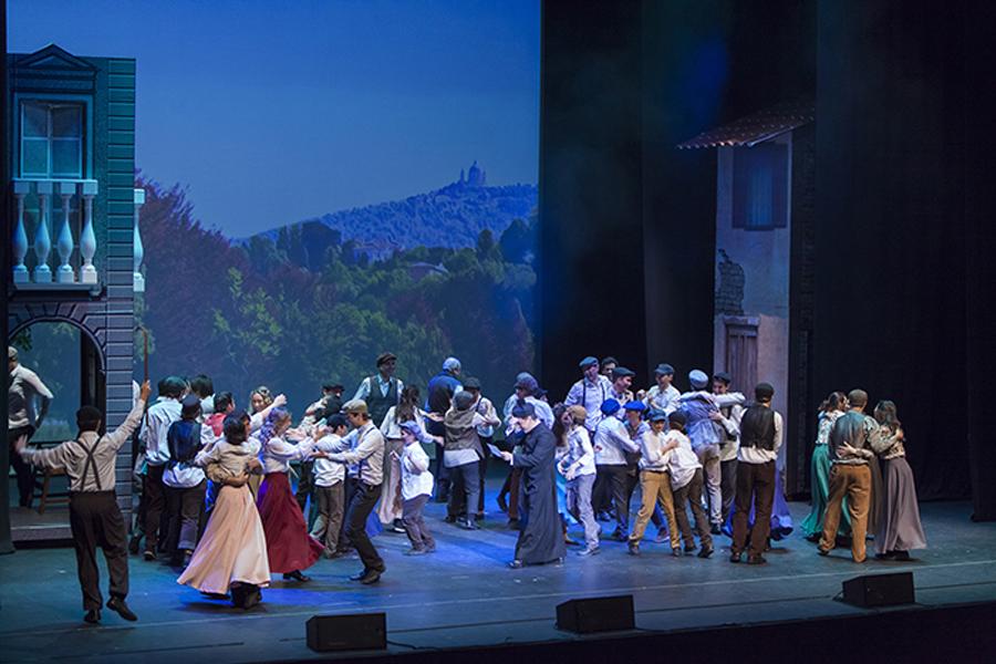 Imagen de la representación del musical "Gracias Don Bosco"