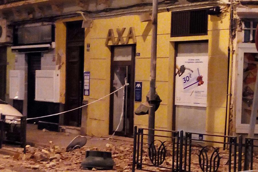 Uno de los edificios melillenses que ha sufrido desperfectos en su fachada