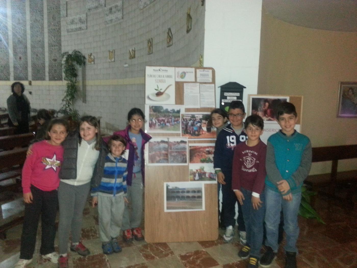 Participantes de la yincana en la parroquia de San Fernando