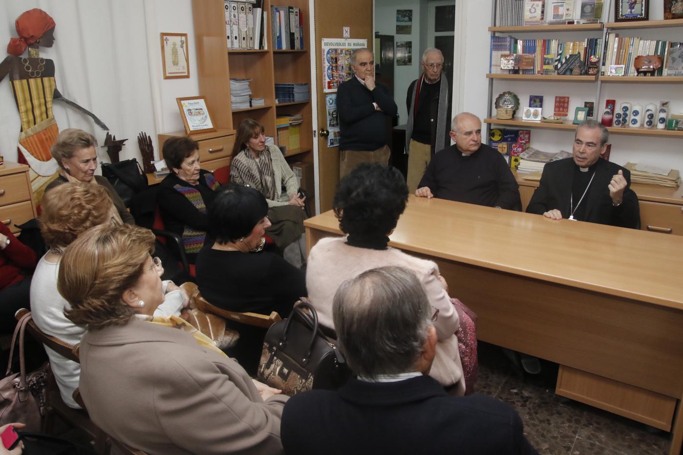 Visita del Sr. Obispo a la sede de Manos Unidas. FOTO. S. FENOSA
