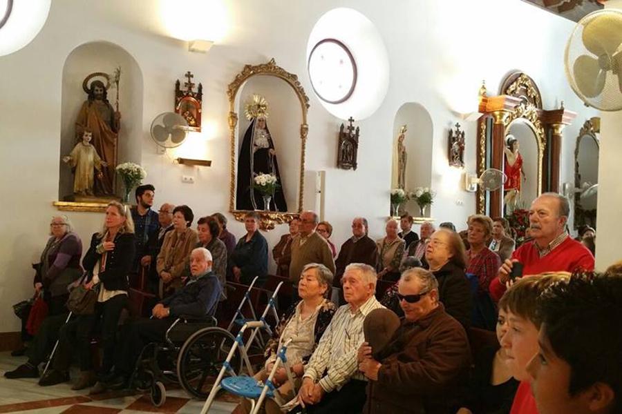 Alcaucín se vuelca con el sacerdote Manuel Bermúdez