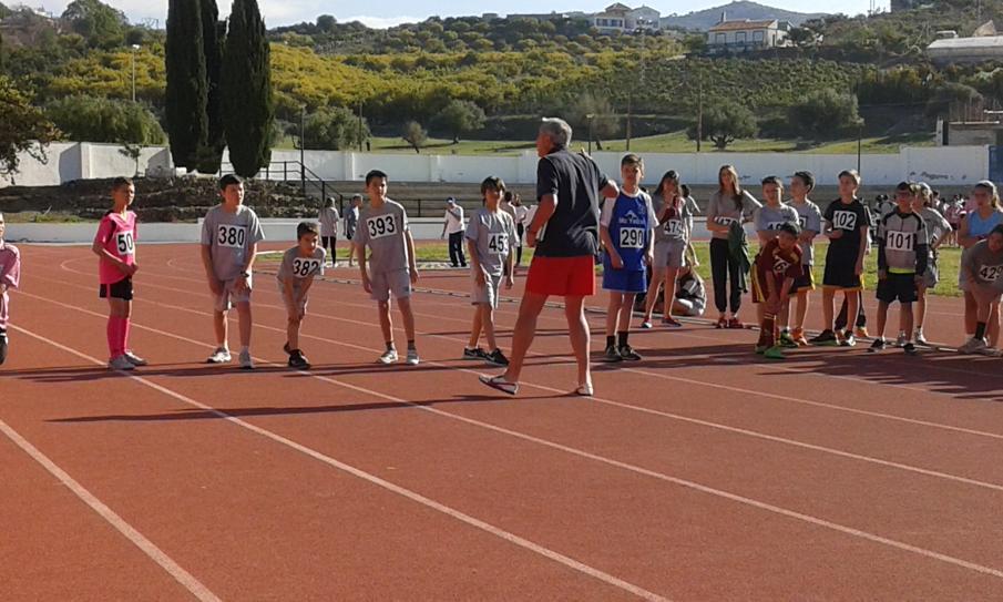 Niños en la competición del colegio Sagrada Familia El Monte