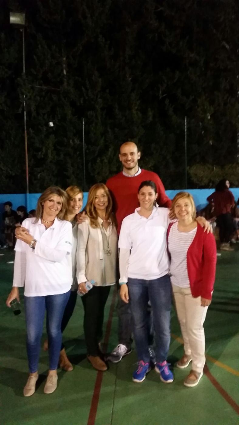 El jugador de baloncesto Carlos Jiménez, en la competición del colegio Sagrada Familia El Monte
