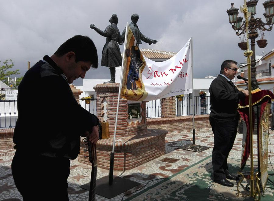 Misión en la plaza de Cómpeta. FOTO: A. MORENO