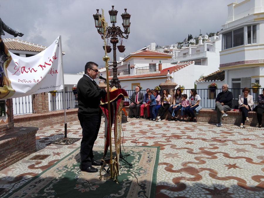 Misión en la plaza de Cómpeta. FOTO: A. MORENO