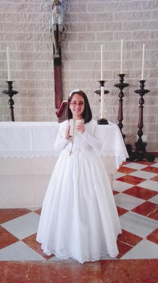 Laura Coronado recibió por primera vez la comunión en la parroquia de San Juan de Dios, en Málaga