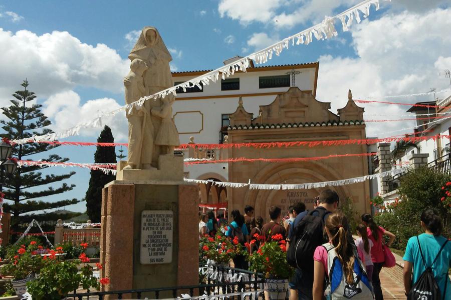 Niños y jóvenes del arciprestazgo de Álora peregrinan a la Ermita de la Sierra, Valle de Abdalajís