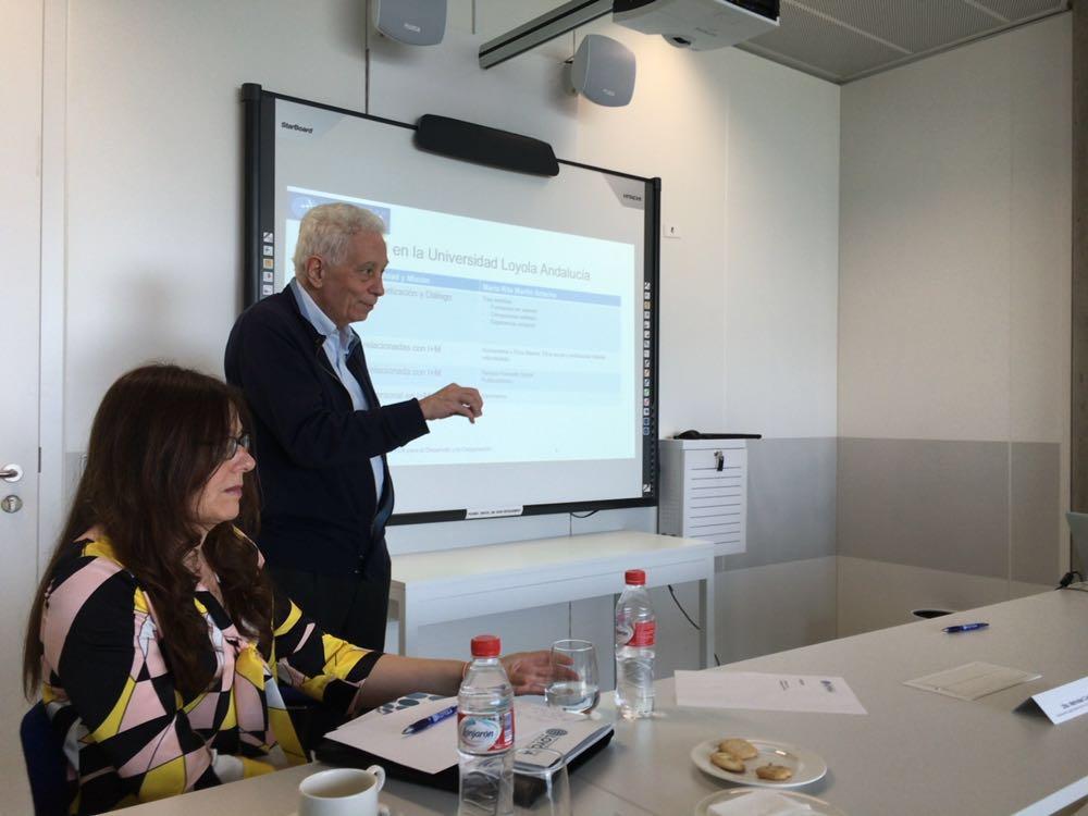 Guillermo Rodríguez Izquierdo sj presenta el trabajo de la Universidad Loyola
