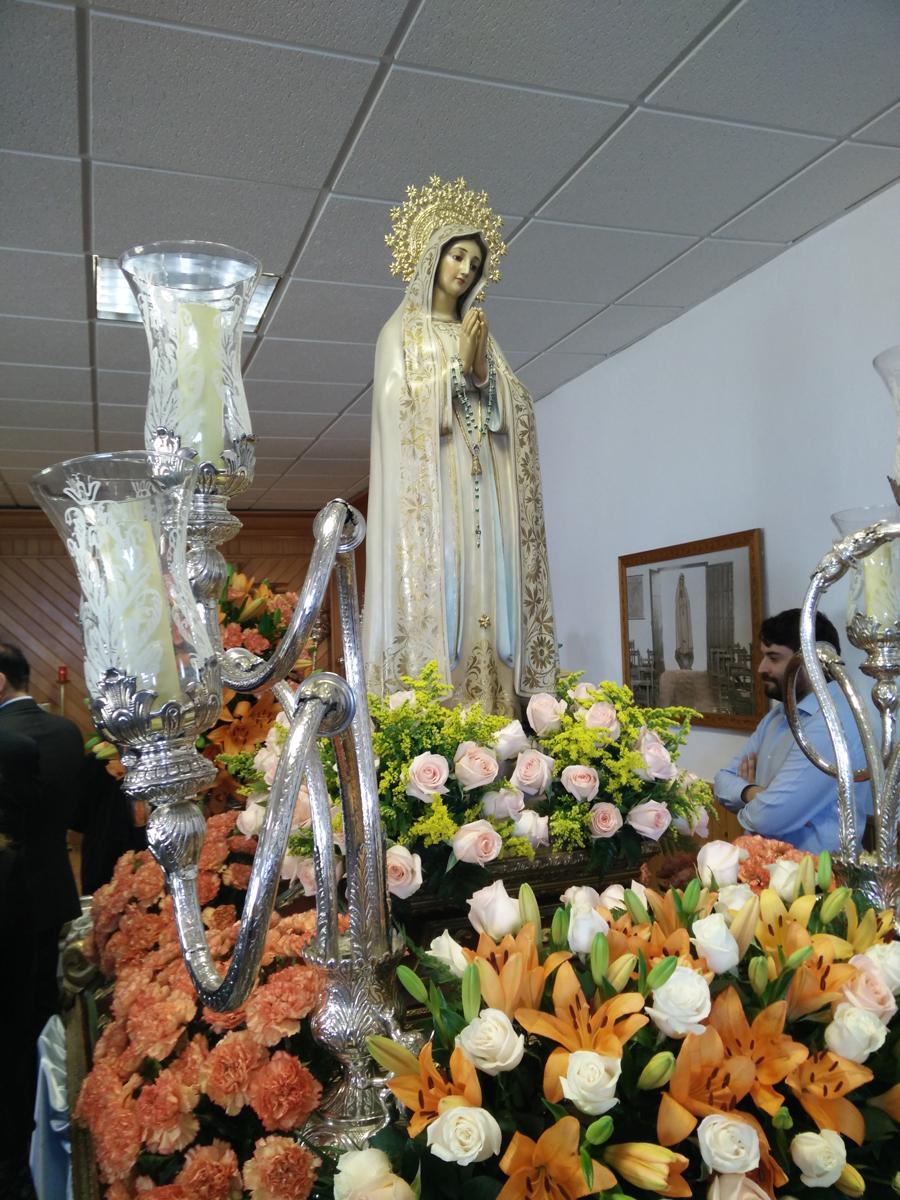 La visita al colegio de Alhaurín de la Torre ha comenzado por la capilla de la virgen de Fatima, el Romeral